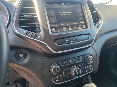 Used 2019 Jeep Cherokee Trailhawk AWD/4WD image 17