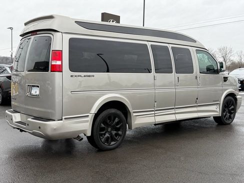 Used 2022 Chevrolet Express 2500 Extended w/ Enhanced Convenience Package RWD image 4