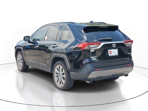 Used 2021 Toyota RAV4 Limited FWD image 7