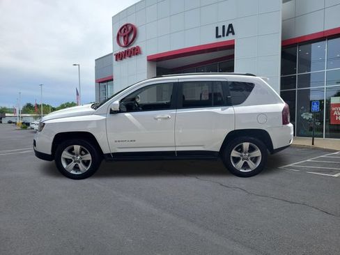 Used 2017 Jeep Compass Latitude AWD/4WD image 6
