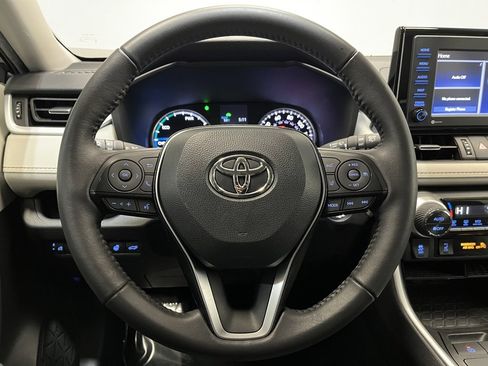 Used 2021 Toyota RAV4 XLE Premium image 6