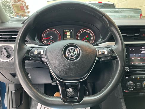 Used 2022 Volkswagen Passat 2.0T SE image 13