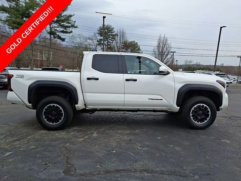 Certified 2024 Toyota Tacoma TRD Off-Road AWD/4WD image 7
