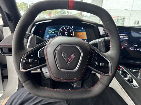Used 2023 Chevrolet Corvette Stingray Premium Conv w/ Z51 Performance Package RWD image 17