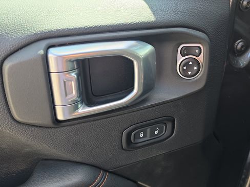 Used 2023 Jeep Gladiator Mojave AWD/4WD image 17