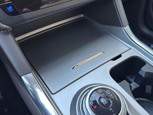 Used 2020 Ford Explorer Platinum w/ Premium Technology Package image 52