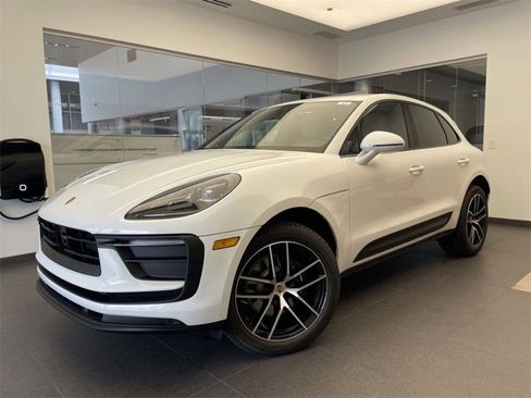 New 2025 Porsche Macan image 1