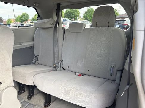 Used 2012 Toyota Sienna LE FWD image 13