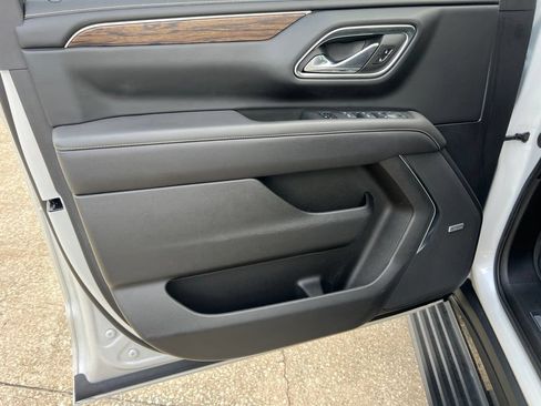 Used 2023 Chevrolet Suburban Premier AWD/4WD image 6