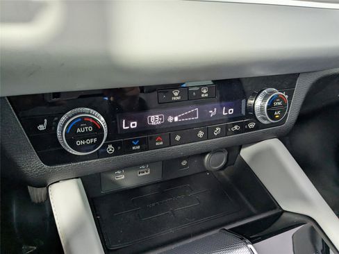 Used 2023 Mitsubishi Outlander SEL image 20