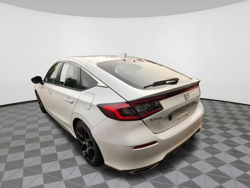 Used 2024 Honda Civic Sport Touring image 3