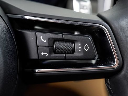 Certified 2026 Porsche Macan AWD/4WD image 15