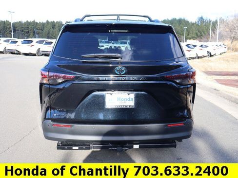 Used 2025 Toyota Sienna XLE Woodland Edition image 6