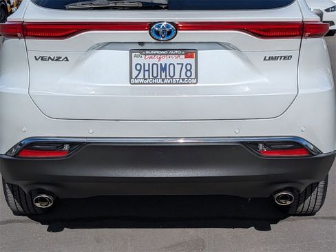 Used 2023 Toyota Venza Limited image 9