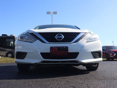 Used 2017 Nissan Altima 2.5 S w/ Power Driver Seat Package FWD image 5