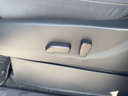 Used 2024 Nissan Frontier SV w/ SV Convenience Package image 10