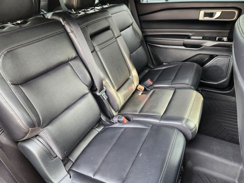 Used 2020 Ford Explorer XLT w/ Equipment Group 202A image 18