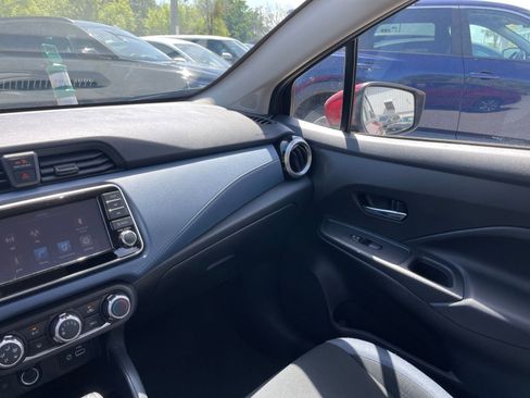 Used 2025 Nissan Versa SV image 33