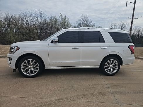 Used 2018 Ford Expedition Platinum image 2