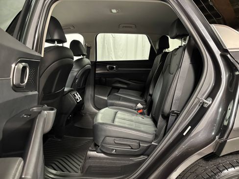 Certified 2023 Kia Sorento EX AWD/4WD image 5