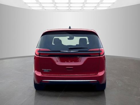 New 2026 Chrysler Pacifica Select image 8