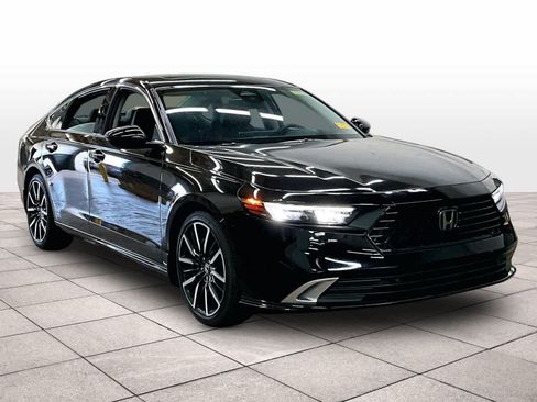 Used 2024 Honda Accord Touring image 2