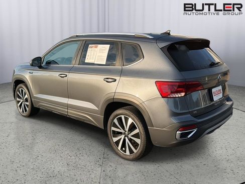 Used 2023 Volkswagen Taos SE FWD image 4