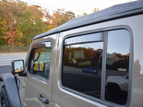 Used 2020 Jeep Gladiator Mojave image 8