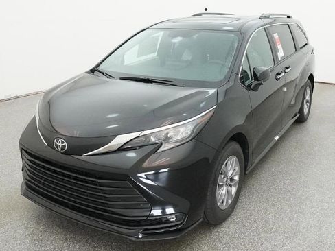 New 2026 Toyota Sienna XLE FWD image 16