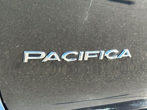 Used 2024 Chrysler Pacifica Touring-L FWD image 33