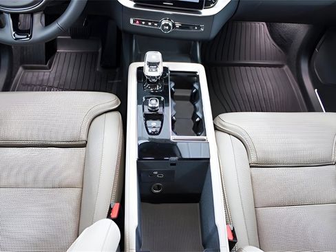 New 2026 Volvo XC60 B5 Plus w/ Protection Package Premier image 29