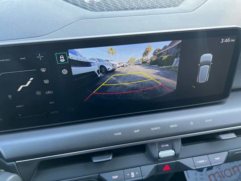 Used 2024 Kia EV9 Light image 16