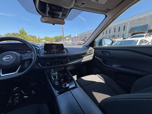 Used 2024 Nissan Rogue S image 34