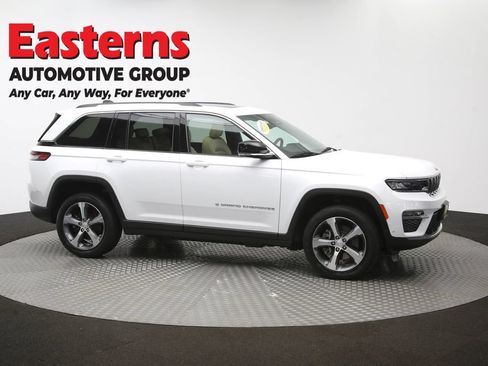 Used 2022 Jeep Grand Cherokee Limited 4xe w/ Luxury Tech Group II AWD/4WD image 52