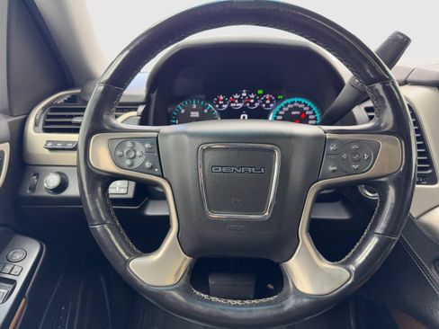 Used 2020 GMC Yukon Denali w/ Denali Premium Package RWD image 19
