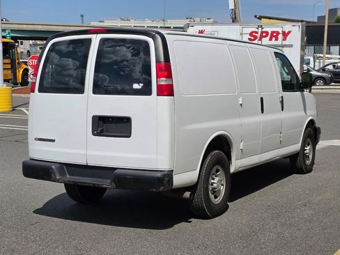 Used 2019 Chevrolet Express 2500 RWD image 7
