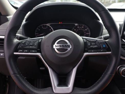 Used 2021 Nissan Altima 2.5 SV w/ SV Premium Package image 24