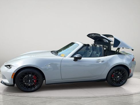 Certified 2024 MAZDA MX-5 Miata RF Club RWD image 4