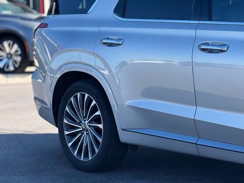 Used 2023 Hyundai Palisade Calligraphy image 5