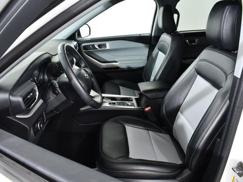 Used 2024 Ford Explorer XLT w/ Equipment Group 202A AWD/4WD image 6