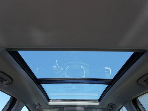 Used 2024 GMC Terrain SLE w/ Driver Convenience Package image 19