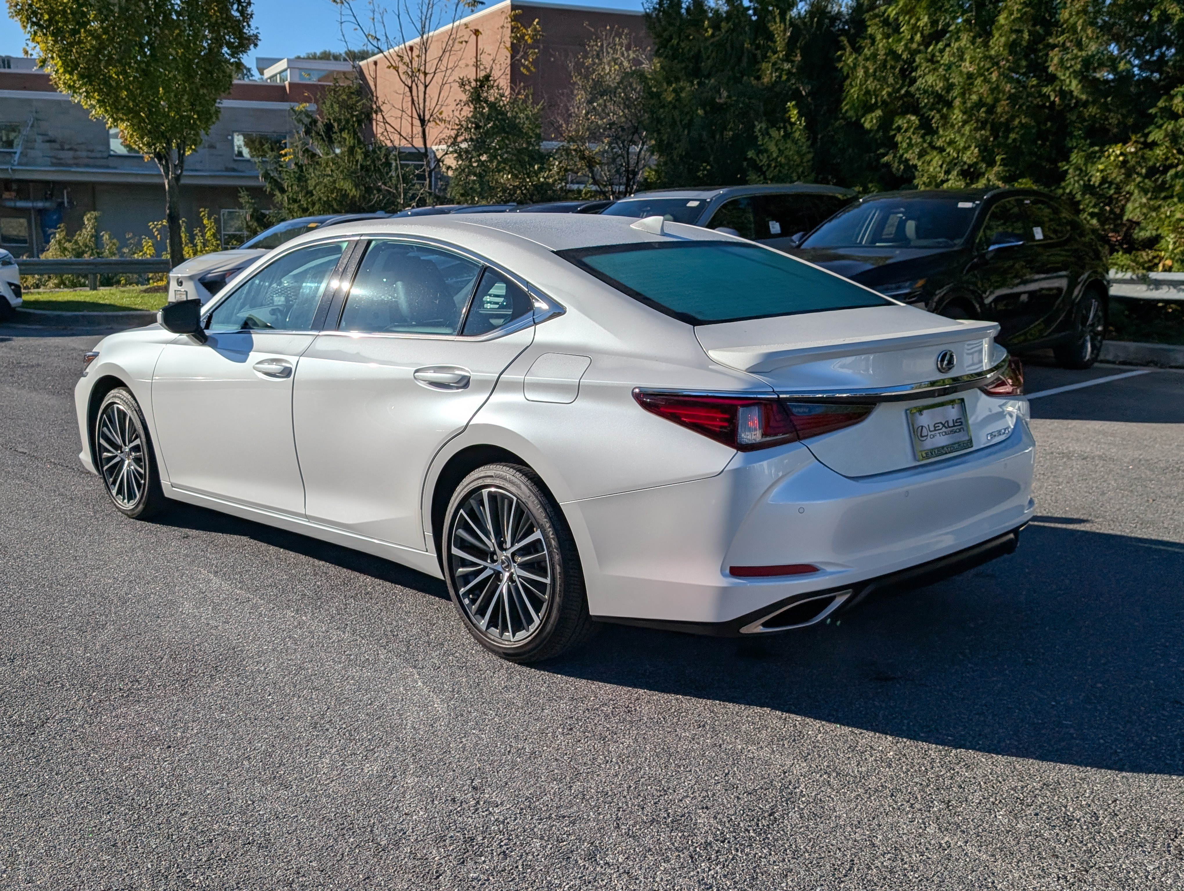 Used 2025 Lexus ES 350 w/ Premium Package FWD image 5