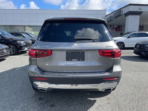 Used 2026 Mercedes-Benz GLB 250 4MATIC image 5