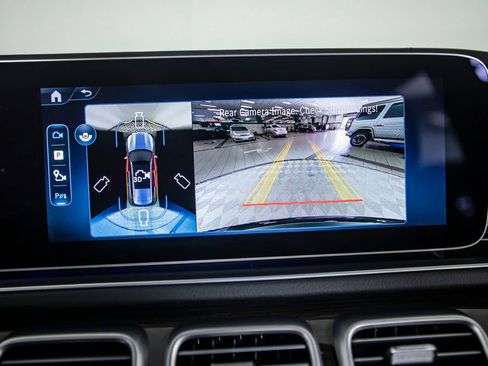 Used 2025 Mercedes-Benz GLS 450 4MATIC image 32