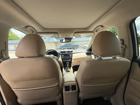 Used 2019 Nissan Rogue SL w/ Premium Package FWD image 17