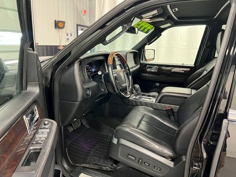 Used 2017 Lincoln Navigator L Reserve AWD/4WD image 7
