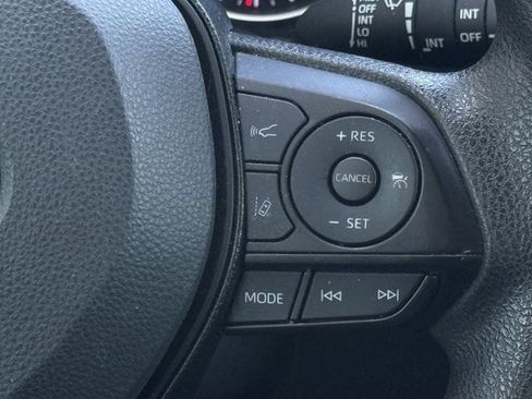 Used 2020 Toyota RAV4 XLE w/ Convenience Package FWD image 15