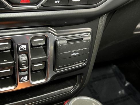 Used 2022 Jeep Wrangler Unlimited Sahara image 47