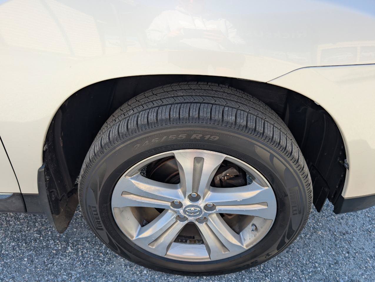 Used 2012 Toyota Highlander Limited w/ Tow Pkg AWD/4WD image 4