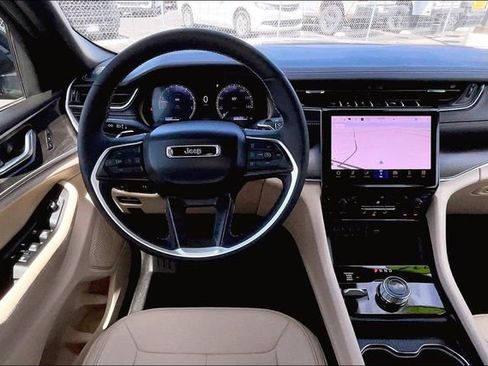 Used 2025 Jeep Grand Cherokee L Limited AWD/4WD image 5